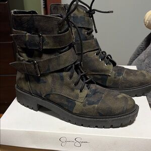 Jessica Simpson Women’s  Green Camouflage Boots, Size 8M.
